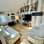 Loft Con Parcheggio Privato In Centro - Movie Loft Art 3*