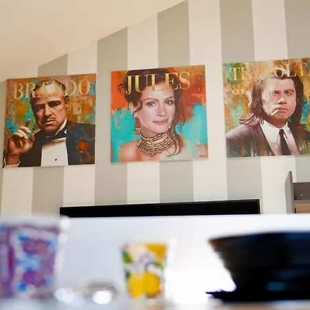 Loft Con Parcheggio Privato In Centro - Movie Loft Art Affittacamere 4*