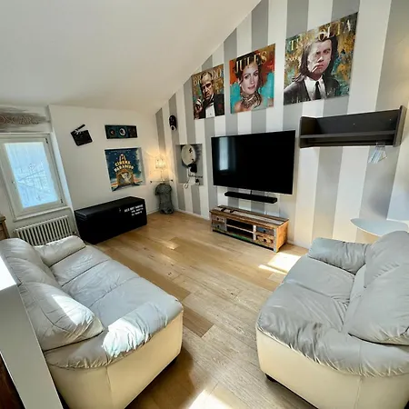 Movie Loft Art - Piccolo Attico In Centro Con Parcheggio Privato *